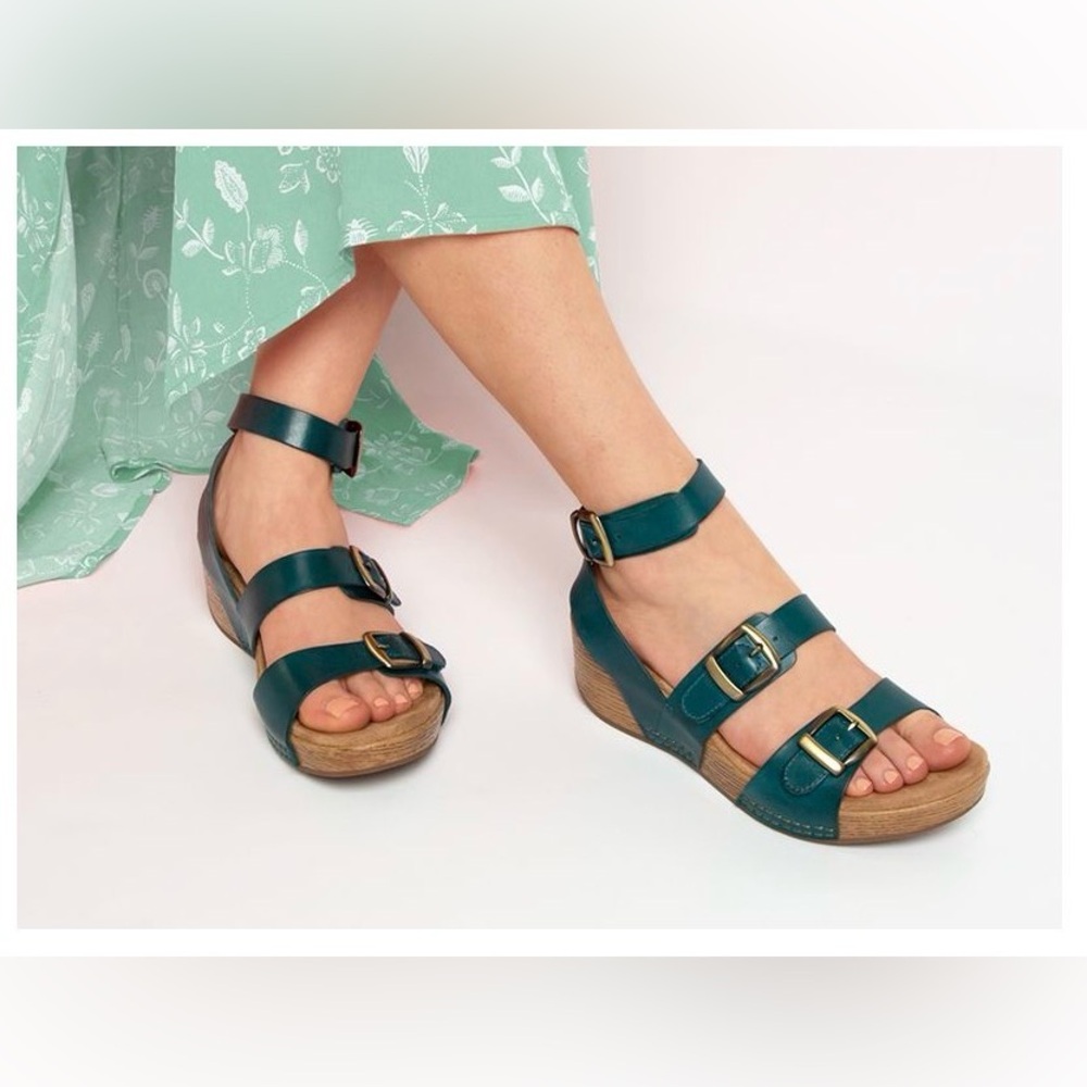 Dansko Lou ankle strap green leather wedge sandal. Size USA 10/Euro 40